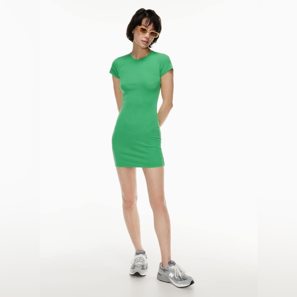 Wilfred Aritzia Bright Green Ribbed Mini Dress Size M Fitted Stretch Tee Dress